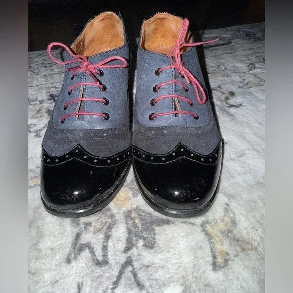 Julia Bo Gray and Black Oxford Shoes with Red Laces - Picture 2 of 8